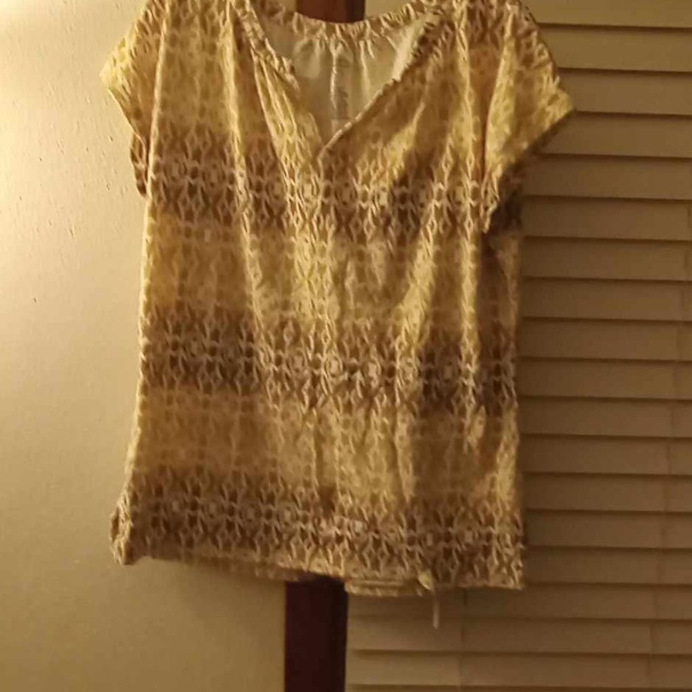 ST JOHNS BAY WOMENS TOP SIZE L
